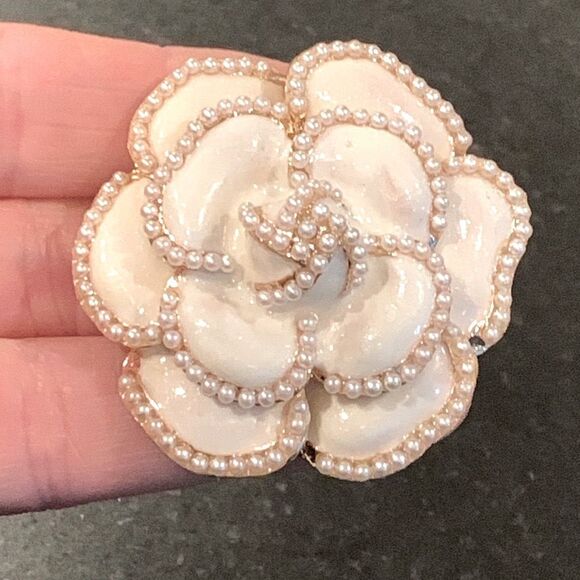 White Camellia Flower Brooch with Faux Pearls & Gold Tone Trim - Lapel Pin - Picture 1 of 11